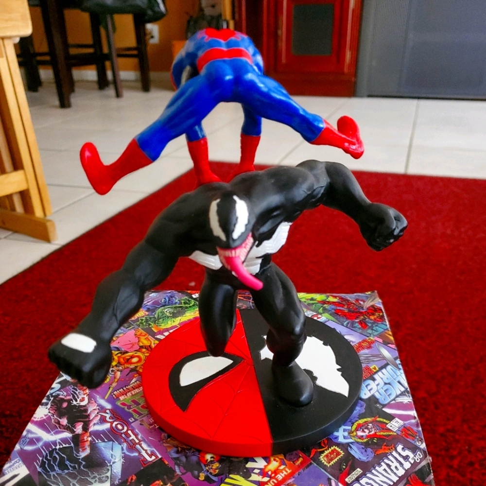 Marvel limited edition Spider-Man vrs venom